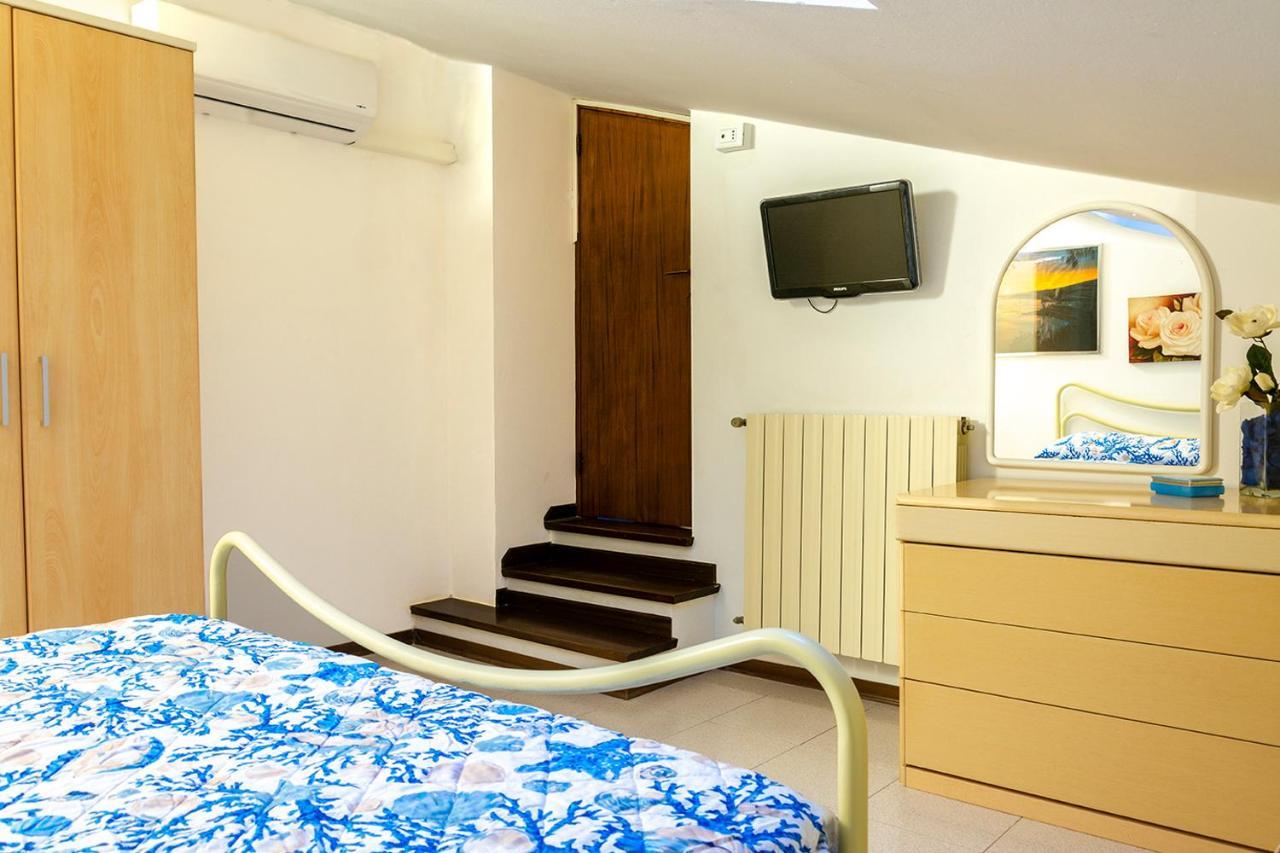 Appartamenti La Casina Porto Azzurro Eksteriør bilde
